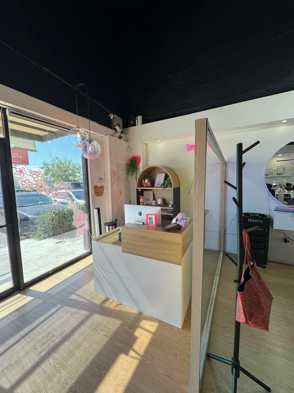Mala Salon — equipo y espacio